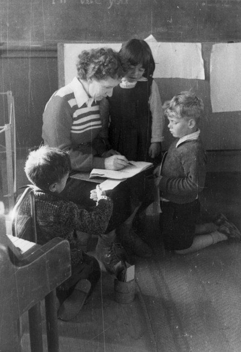 Sylvia Ashton-Warner with children in classroom, ca 1951 Reference Number: PAColl-2522-2-001 